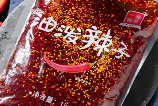 油辣子包裝機(jī)為社會(huì)上更多企業(yè)服務(wù)，沒(méi)有很好只有更好